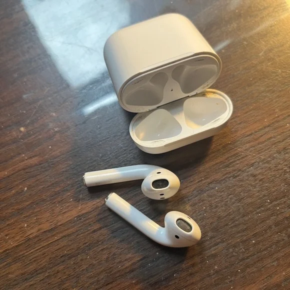 Apple AirPods 2nd generation